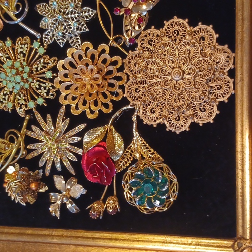 Floral Artisan Picture Art With Upcycled Jewelry - Picture 8 of 9